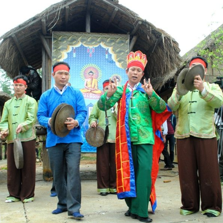 山由族