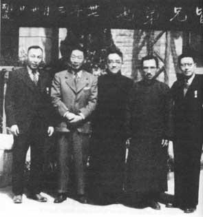 胡先驌(右二)與胡適(中)的合影 胡先驌(右二)與胡適(中)的合影