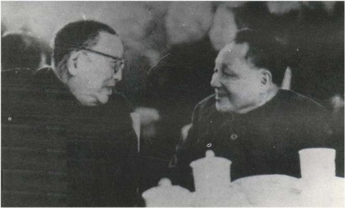 1981年2月鄧小平同志與許德珩親切交談。 1981年2月鄧小平同志與許德珩親切交談。
