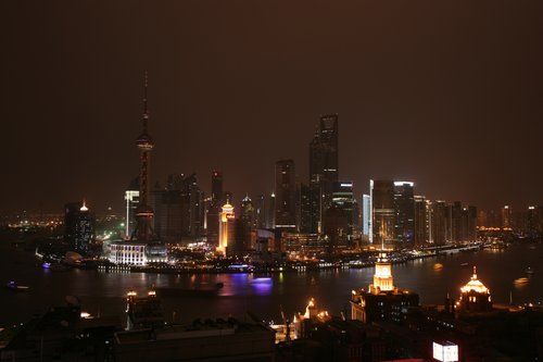 熄燈後的東方明珠廣播電視塔 熄燈後的東方明珠廣播電視塔