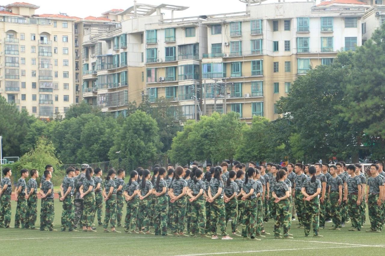 新生軍訓:從“新生”到“新兵”(2018.08.30周四) 新生軍訓:從“新生”到“新兵”(2018.08.30周四)