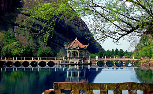 龜峰景區內湖——藍色的水 龜峰景區內湖——藍色的水
