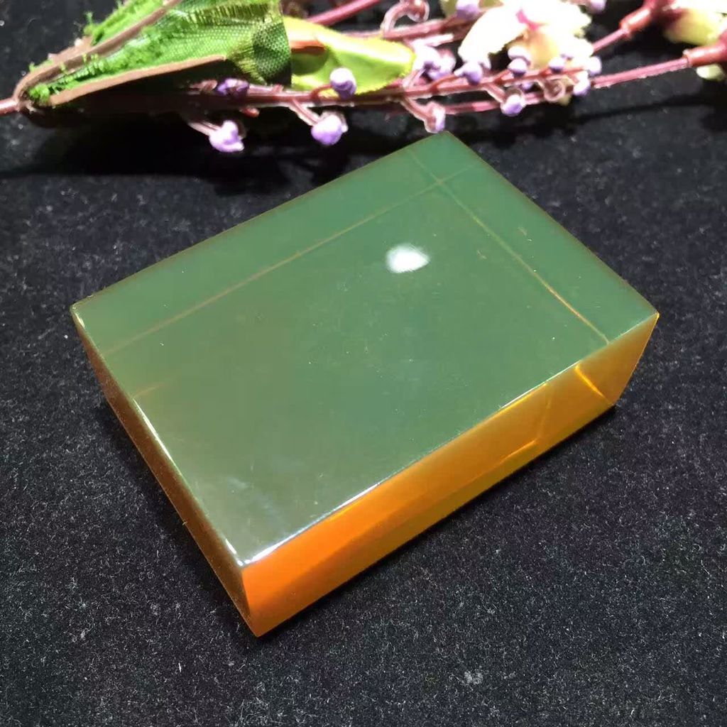 琥珀(松柏科植物樹脂形成化石) 琥珀(松柏科植物樹脂形成化石)