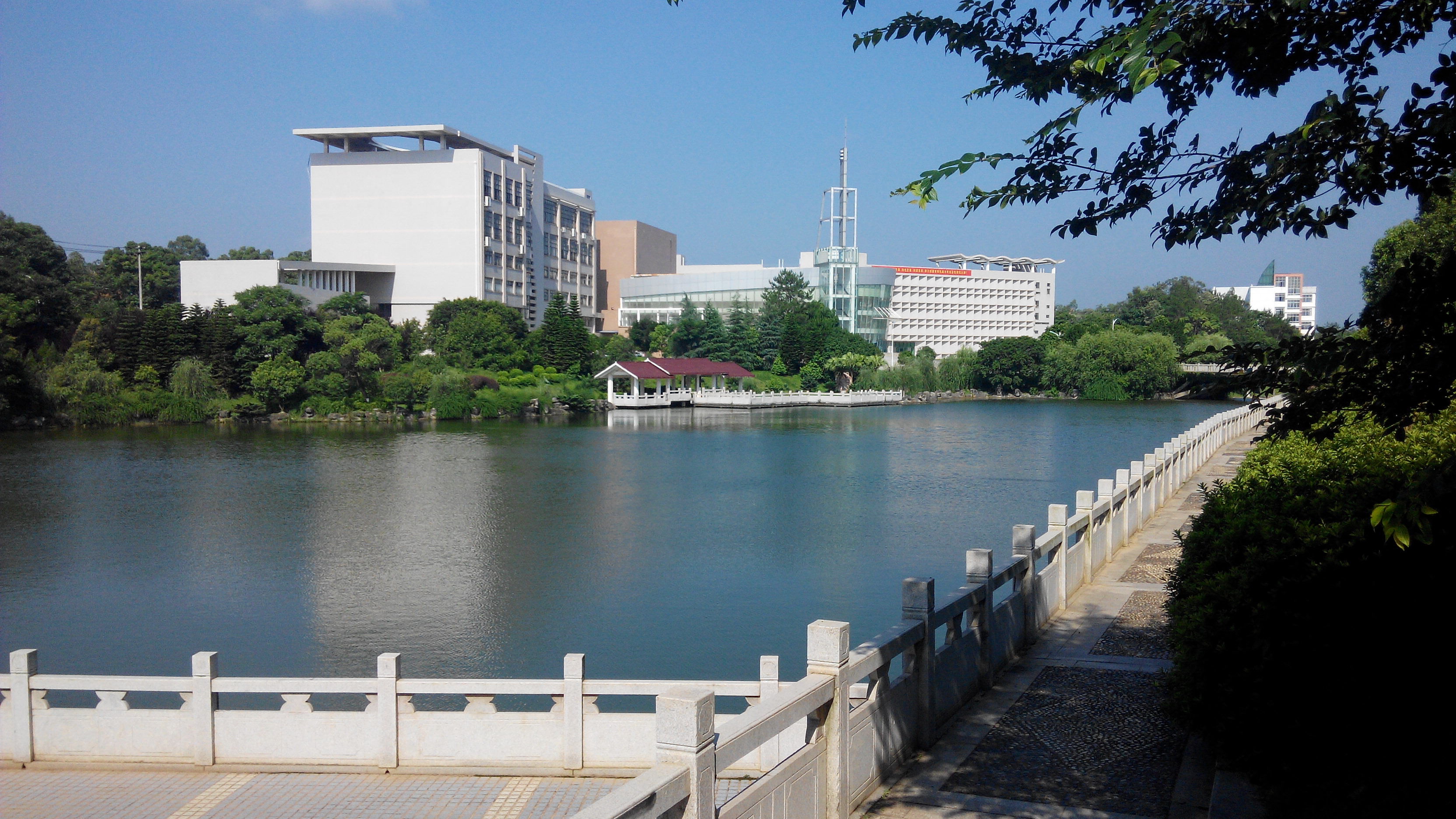 全國文明校園—贛南師大 全國文明校園—贛南師大