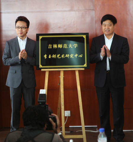 李玉剛(中國歌劇舞劇院國家一級演員) 李玉剛(中國歌劇舞劇院國家一級演員)