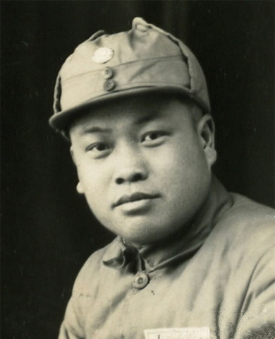 賴傳珠擔任陝甘寧省軍事部政治委員時的照片 賴傳珠擔任陝甘寧省軍事部政治委員時的照片
