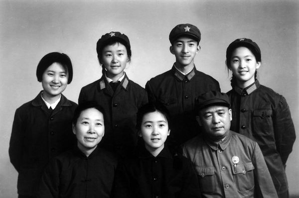 1971年,余秋里全家合影 1971年,余秋里全家合影