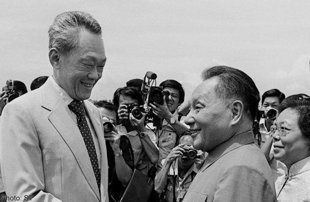 鄧小平出訪新加坡,李光耀在機場歡迎 鄧小平出訪新加坡,李光耀在機場歡迎