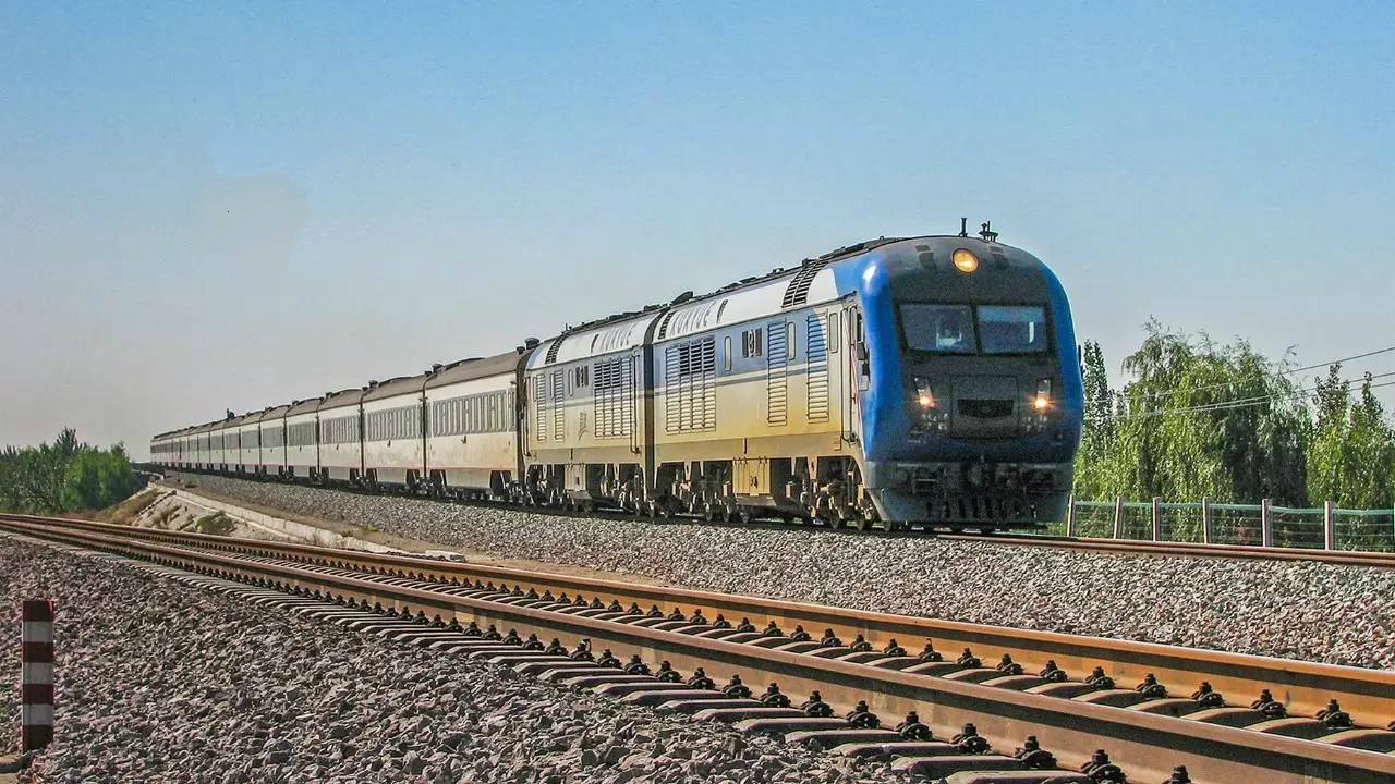 京九鐵路東風11g型準高速內燃機車牽引特快列車 京九鐵路東風11g型準高速內燃機車牽引特快列車