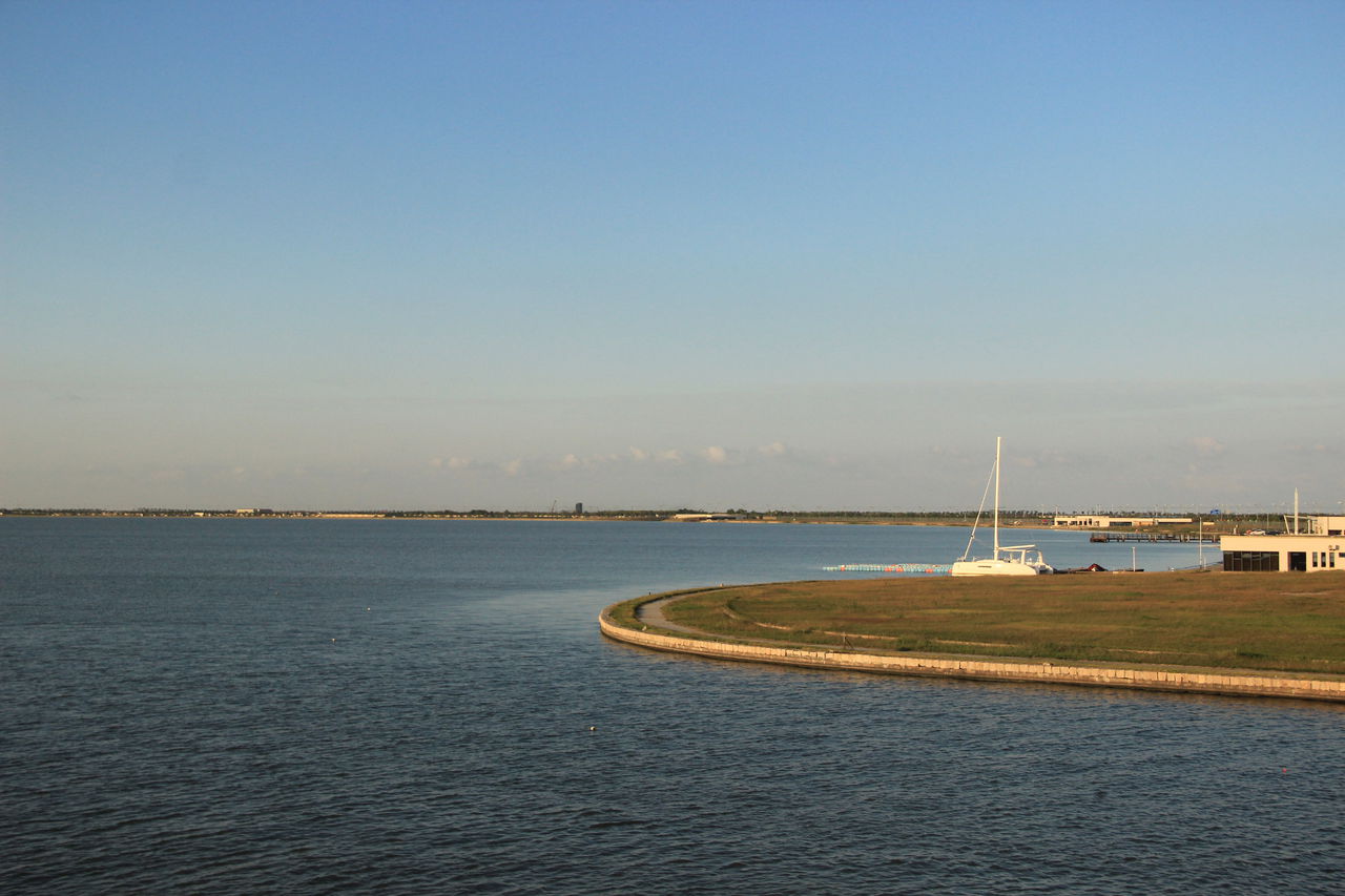 滴水湖(上海浦東新區滴水湖)