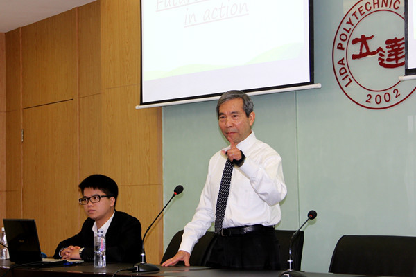 北方國際大學聯盟教育顧問黃茂樹博士做報告 北方國際大學聯盟教育顧問黃茂樹博士做報告