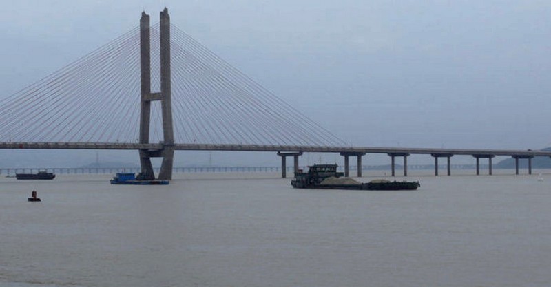湖口附近的鄱陽湖大橋 湖口附近的鄱陽湖大橋