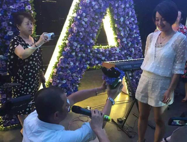 再次“求婚” 再次“求婚”