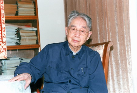 夏征農