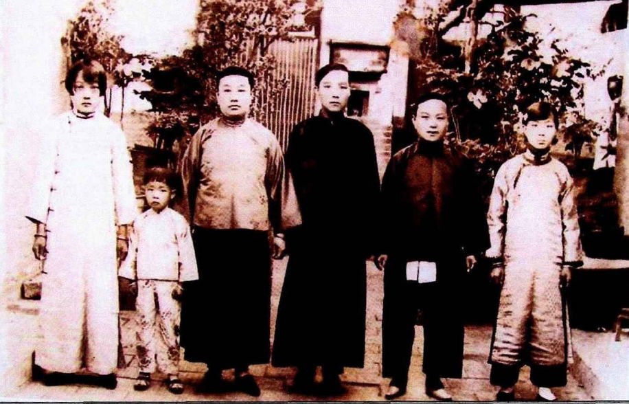 民初服男式長袍的女性 民初服男式長袍的女性