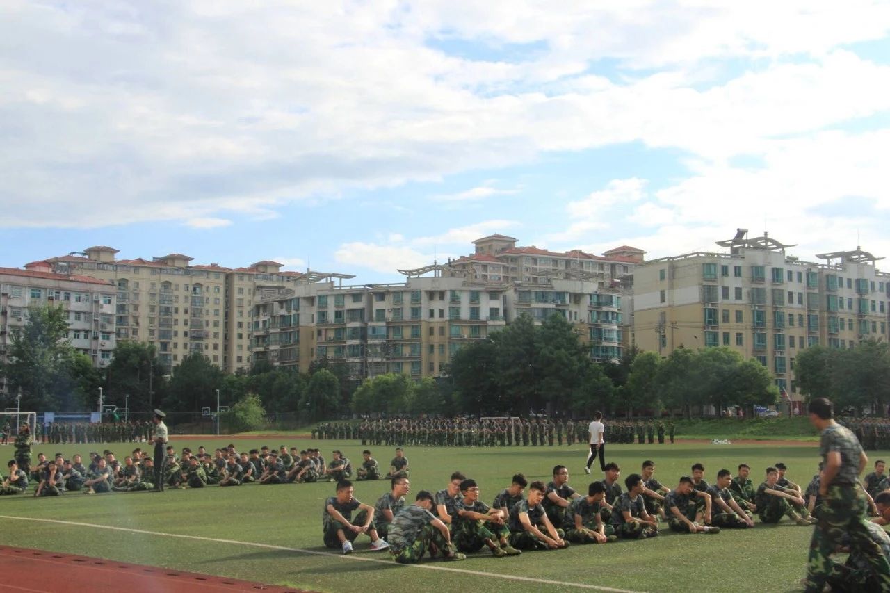 新生軍訓:從“新生”到“新兵”(2018.08.30周四) 新生軍訓:從“新生”到“新兵”(2018.08.30周四)