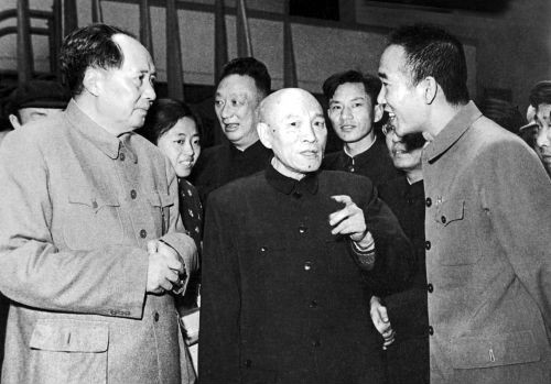 1958年,毛澤東同志在武漢大學考察 1958年,毛澤東同志在武漢大學考察