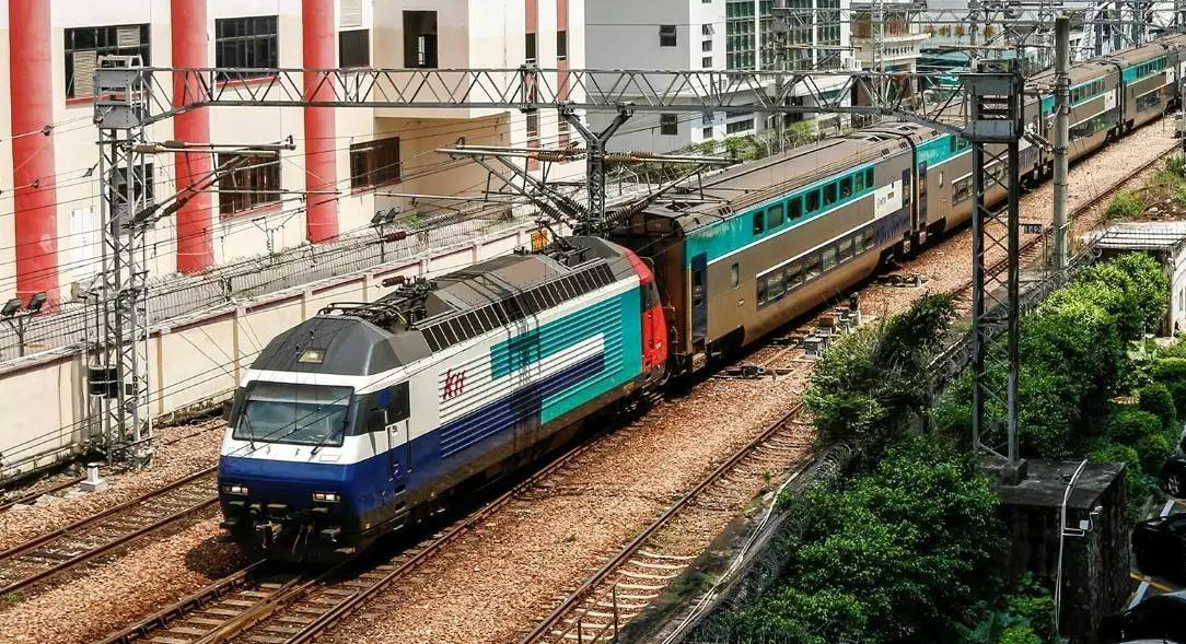 京九鐵路ktt列車跨過港深邊界 京九鐵路ktt列車跨過港深邊界