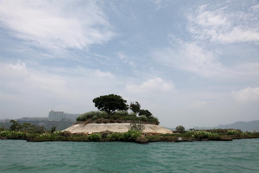 拉魯島 拉魯島
