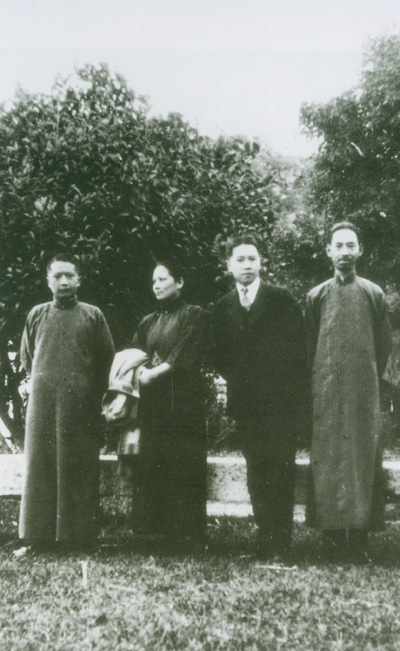 楊杏佛(右一) 楊杏佛(右一)