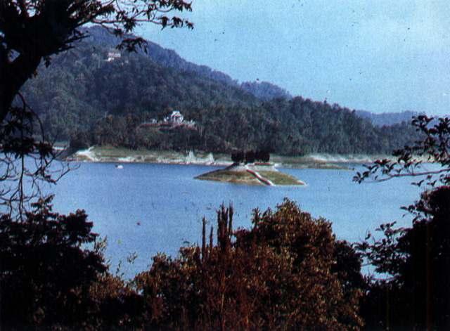 日月潭(台灣省第一大天然湖泊) 日月潭(台灣省第一大天然湖泊)