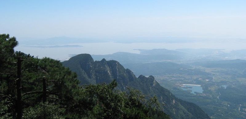 廬山(上為鄱陽湖) 廬山(上為鄱陽湖)