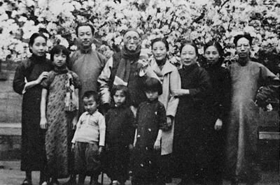 陳三立與家人春遊北平吳氏海棠園(1936年) 陳三立與家人春遊北平吳氏海棠園(1936年)