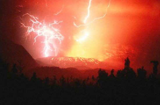 印尼坦博拉火山爆發 印尼坦博拉火山爆發