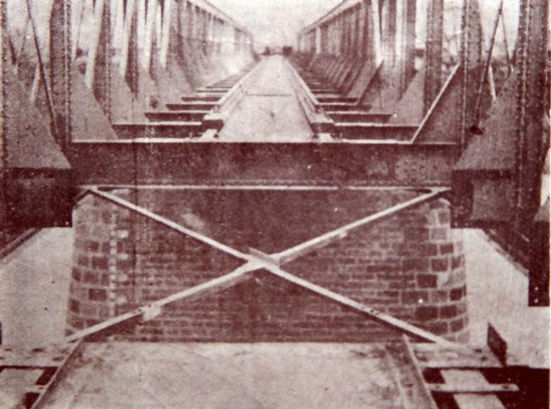 1930年代平漢鐵路上的漯河鐵橋 1930年代平漢鐵路上的漯河鐵橋