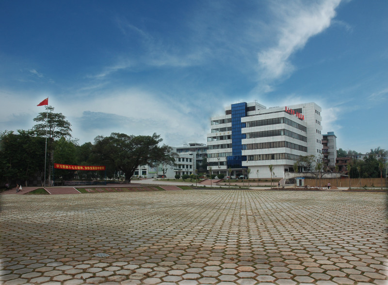 廣寧縣第一中學校園一景 廣寧縣第一中學校園一景