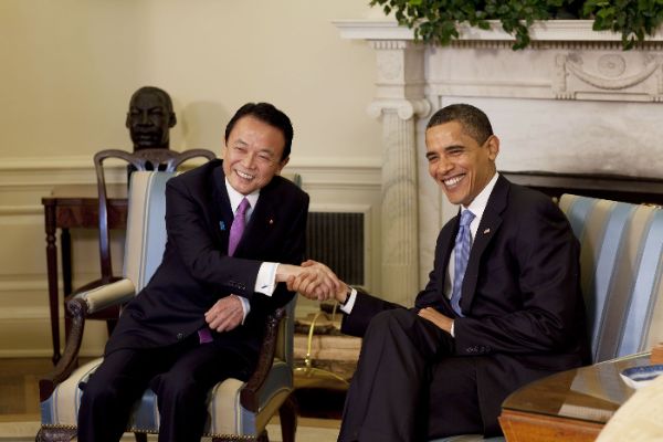 2009年在白宮與歐巴馬握手 2009年在白宮與歐巴馬握手