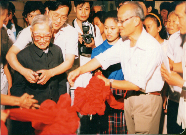 卓然(中華人民共和國文化部一級美術師)