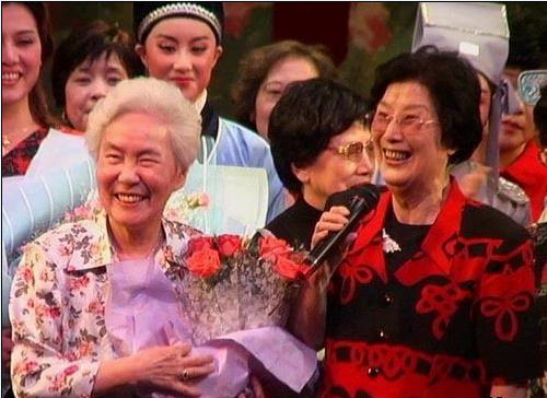 陸錦花和傅全香在“越劇百年”慶典上 陸錦花和傅全香在“越劇百年”慶典上