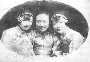 盛關頤(中)、盛愛頤(右)、盛方頤(左) 盛關頤(中)、盛愛頤(右)、盛方頤(左)