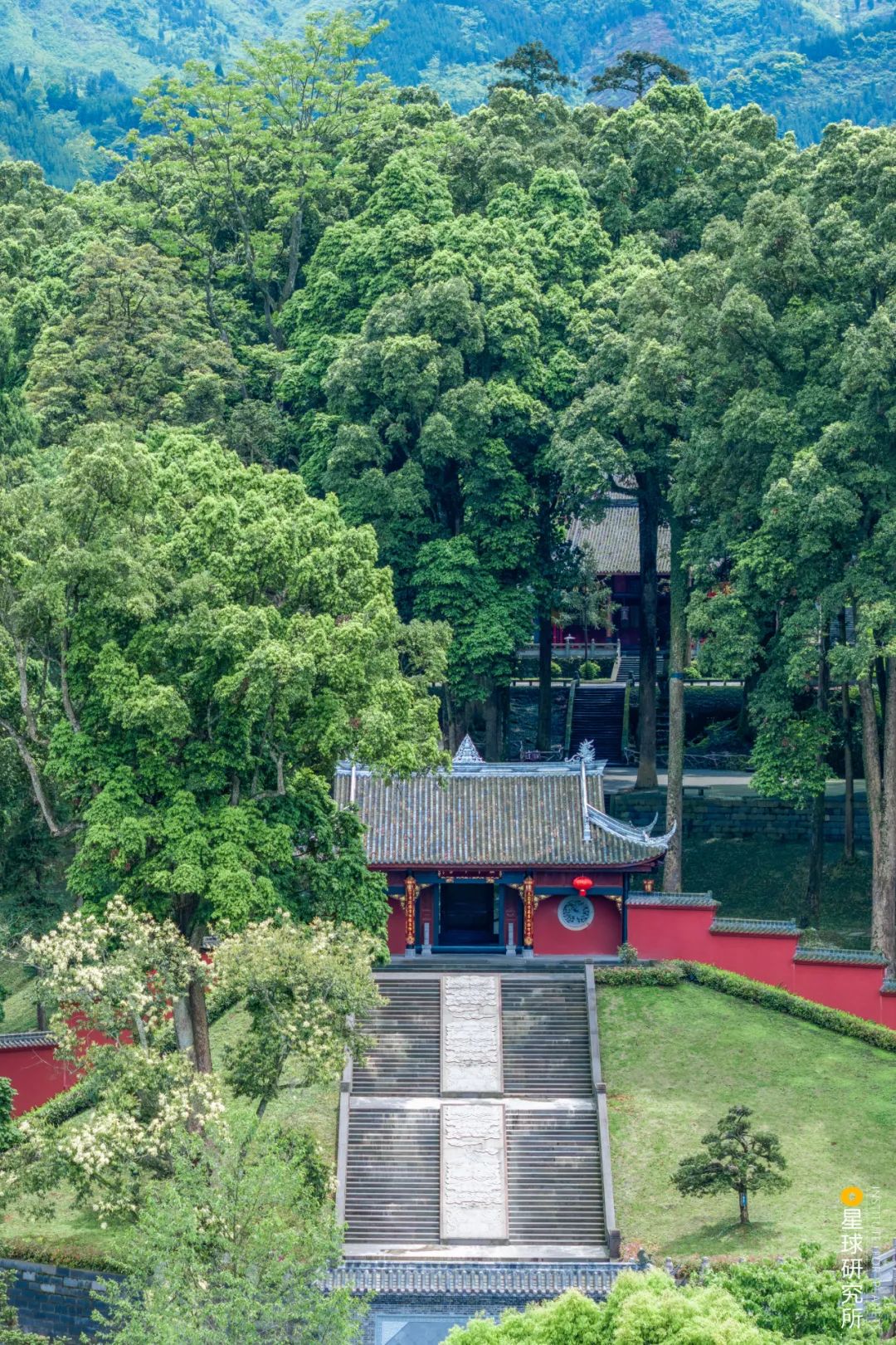 四川滎經：雲上仙城！