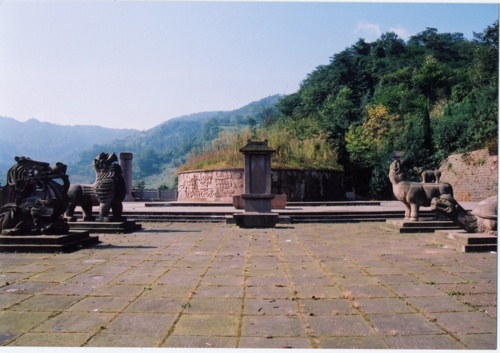 李冰陵墓(2008年地震前) 李冰陵墓(2008年地震前)