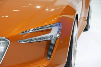 車燈(汽車配件) 車燈(汽車配件)