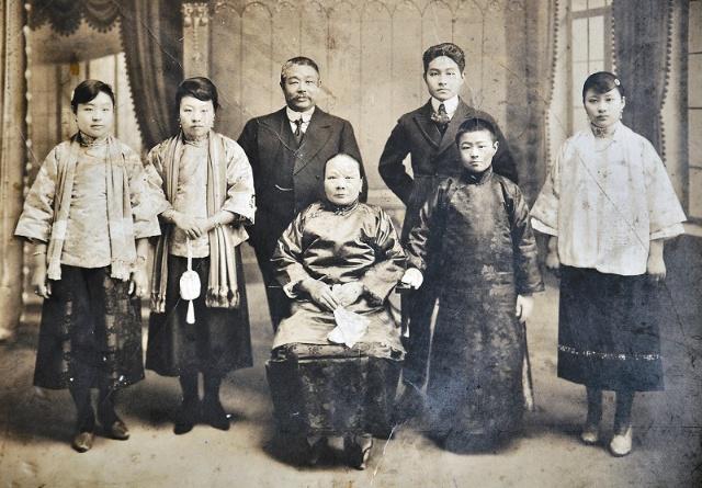 黎元洪全家人合影(左三) 黎元洪全家人合影(左三)