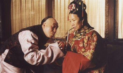 宦官(中國古代專供皇帝、君主及其家族役使的官員)