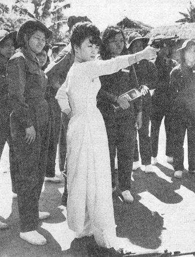 身穿奧黛的龍夫人----madame nhu