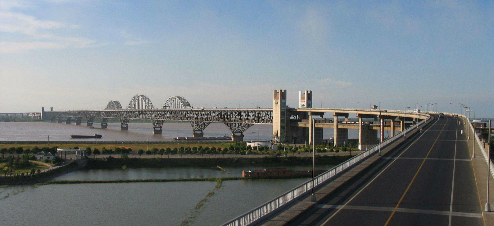 京九鐵路縱跨長江銜接南北 京九鐵路縱跨長江銜接南北