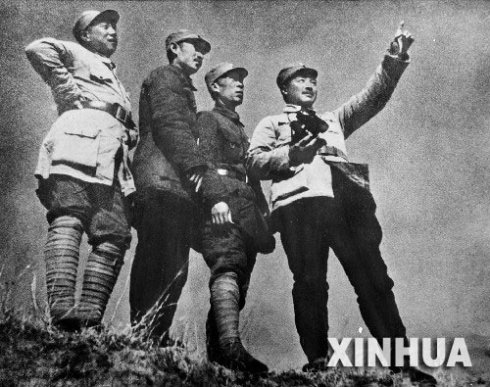 賀龍和周士第、關向應等在雁門關前線 賀龍和周士第、關向應等在雁門關前線