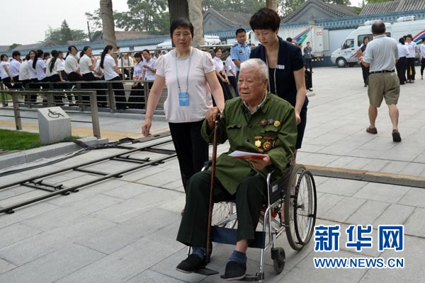 出席儀式的老同志 出席儀式的老同志