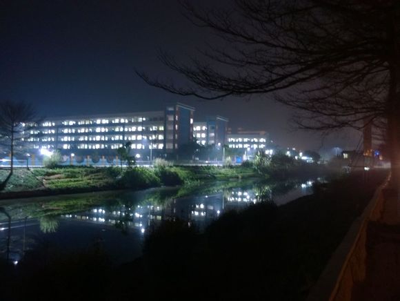 廣寧第一中學夜景 廣寧第一中學夜景