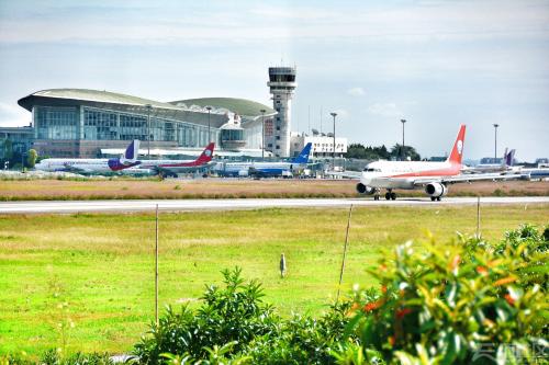 綿陽南郊機場飛機起飛 綿陽南郊機場飛機起飛