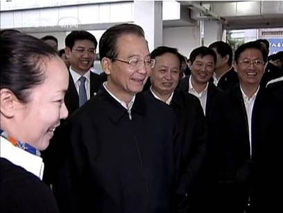 國務院總理溫家寶參觀學校自主創新成果展 國務院總理溫家寶參觀學校自主創新成果展