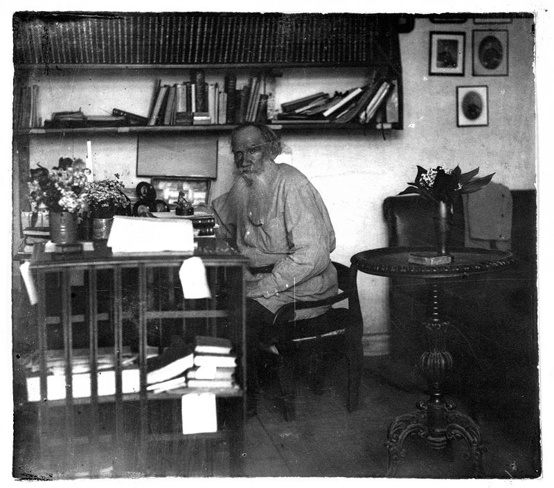 1908年,托爾斯泰在書房 1908年,托爾斯泰在書房