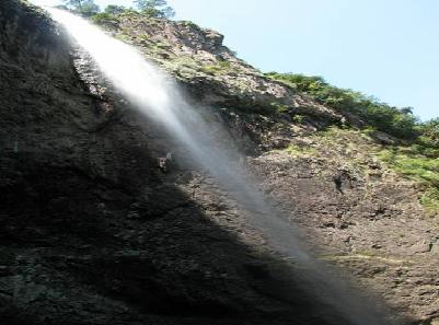 懸崖飛瀑 懸崖飛瀑