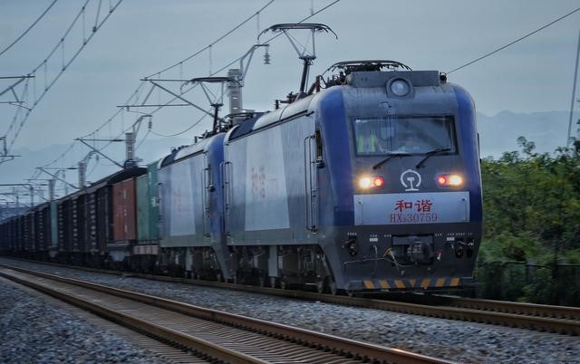 隴海鐵路貨運線重聯hxd3型電力機車牽引混編貨列 隴海鐵路貨運線重聯hxd3型電力機車牽引混編貨列