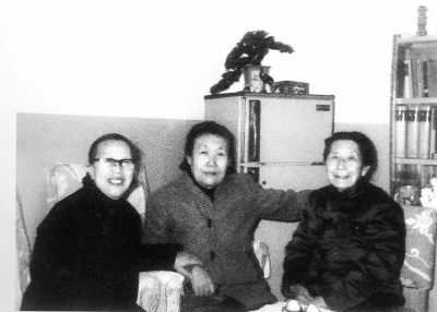 鄧春蘭(中) 鄧春蘭(中)